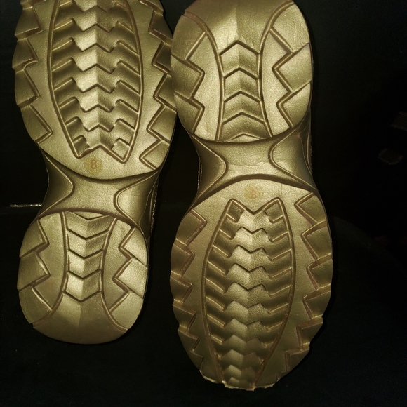 Fashion nova, size 8, gold chrome color - Picture 4 of 4